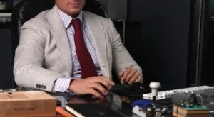 Депутат впечатлява със секси тяло (снимки)