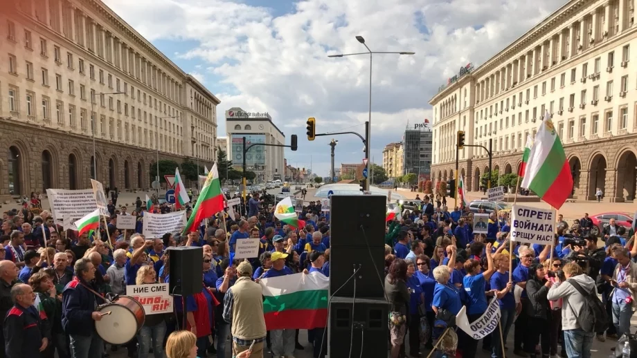 Стотици служители на "Емко" отново на протест