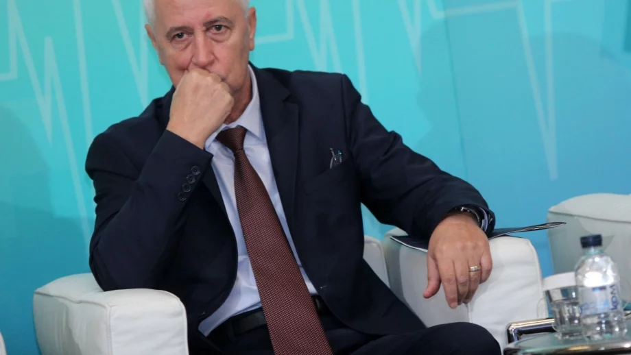 Братовчеди, зетьове, кумове. А другите "наши хора"?