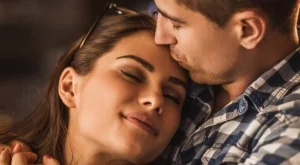 Колкото и да отричаш любовта, е хубаво да има някой до теб