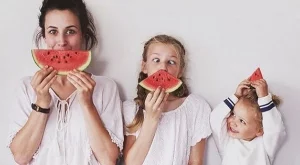 Майка и дъщерите й като 3 капки вода