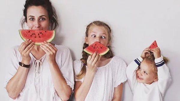 Майка и дъщерите й като 3 капки вода