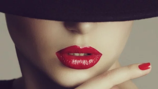 С тези 16 трика устните ви ще станат неустоими
