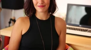 Елена Урумова: Бельото показва отношението на жената към самата нея