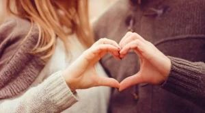 Това са зодиите с нова връзка през декември