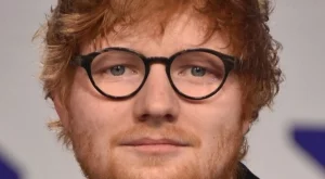 Ед Шийрън беше блъснат от кола