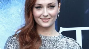 Софи Търнър се сгоди (снимка)