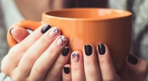 Декорациите в комплекта за гел лак - 5 идеи за релефен маникюр