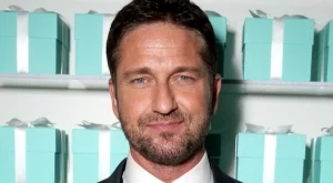 Джерард Бътлър си осинови българско кученце (СНИМКА)