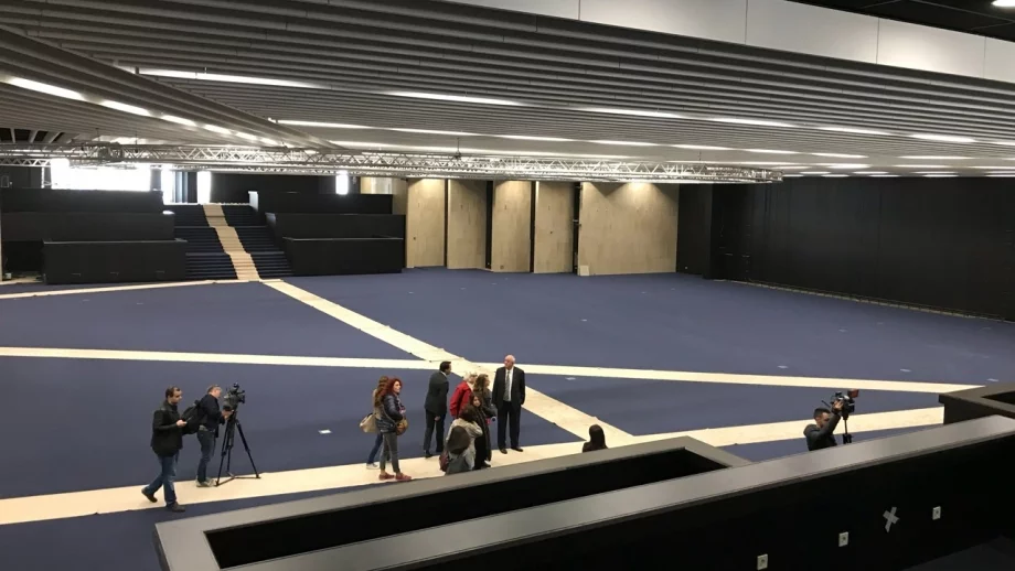 Ремонтът на НДК приключва до Коледа 