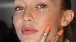 Гримовете на Джиджи Хадид се разпродадоха за 90 минути