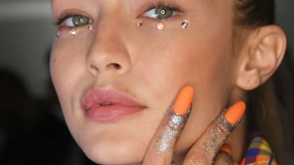 Гримовете на Джиджи Хадид се разпродадоха за 90 минути