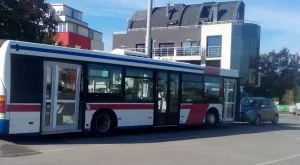 БГ гений - автобус с дограма обикаля София (Снимка)