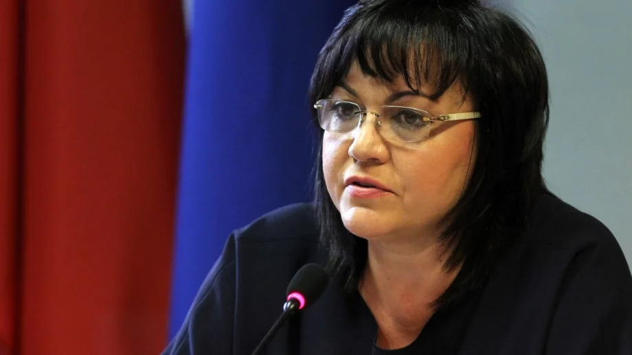 Отново блъснаха Корнелия Нинова 