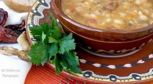 Боб чорба с манатарки