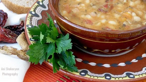 Боб чорба с манатарки
