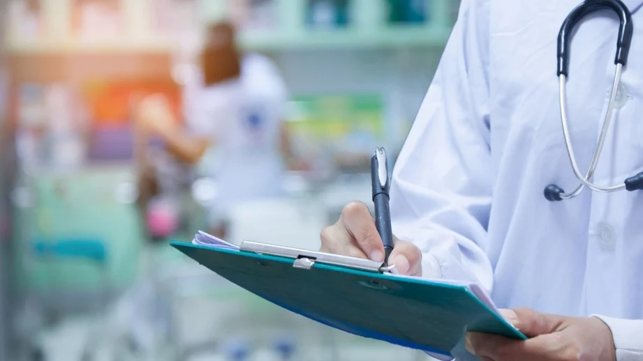 Синдикати и работодатели в пореден спор - този път за промяната при болничните