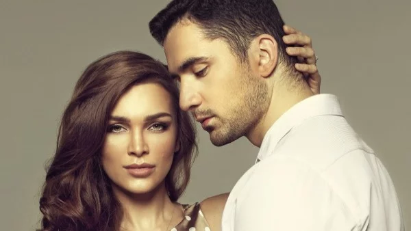 Тези 3 зодии се страхуват да имат връзка със силни жени