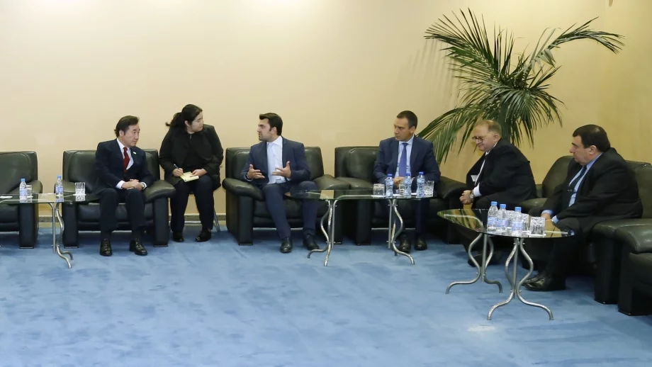 Премиерът на Южна Корея и бизнес делегация от страната пристигнаха в България