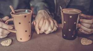 Любовна история с аромат на горещ шоколад и канела