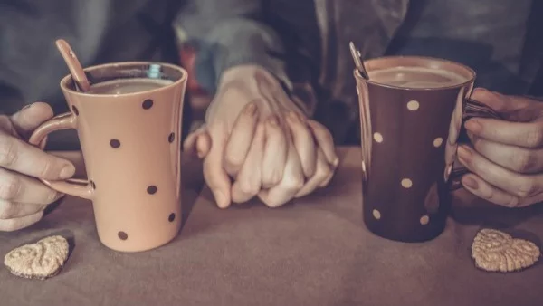 Любовна история с аромат на горещ шоколад и канела