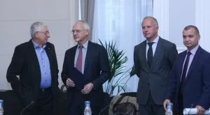 Тристранката се събира на извънредно заседание