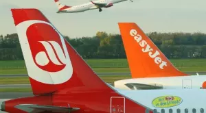 Огромен срив на приходите на easyJet