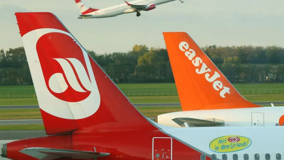 Огромен срив на приходите на easyJet