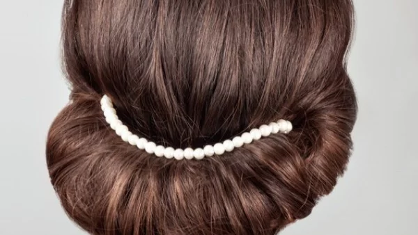 Направи си сама: Лесна официална прическа