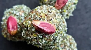 Бонбони с шамфъстък и кокос