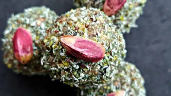 Бонбони с шамфъстък и кокос