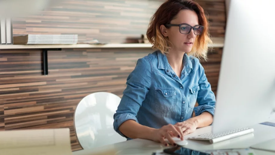 Никога не правете тези 5 неща на служебния си компютър