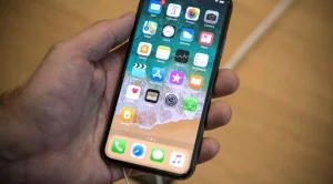 Apple може би ще понижи целите си за производството на iPhone X