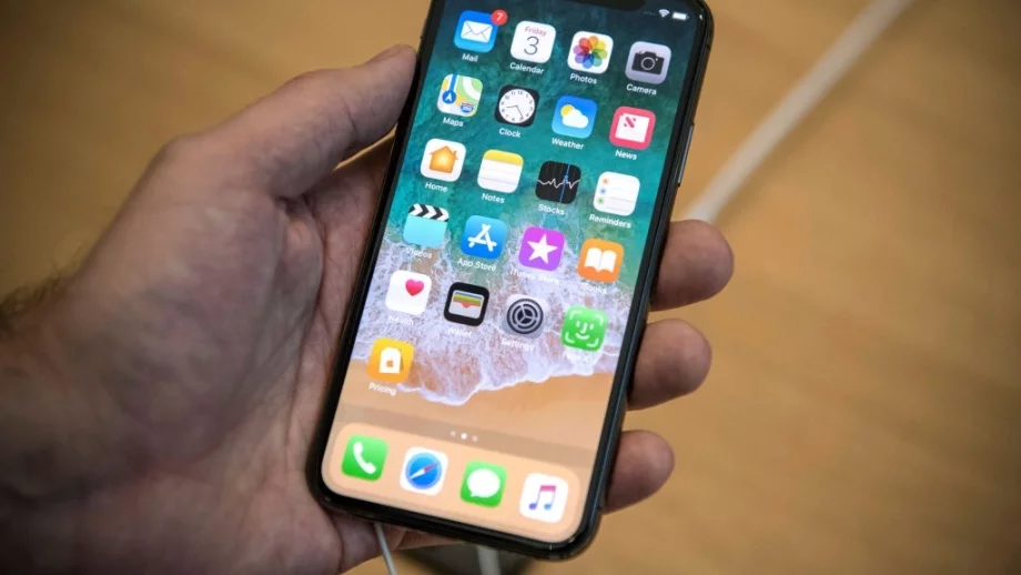 Apple може би ще понижи целите си за производството на iPhone X