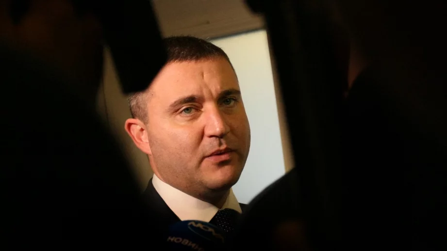 Добра финансова картина в България за полугодието, но не и при акцизите - банките обаче са с рекорд