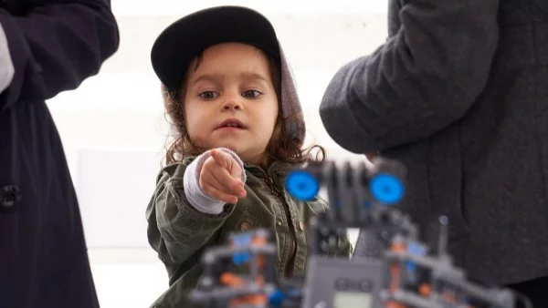 Стартира серия от курсове по роботика за деца и младежи 