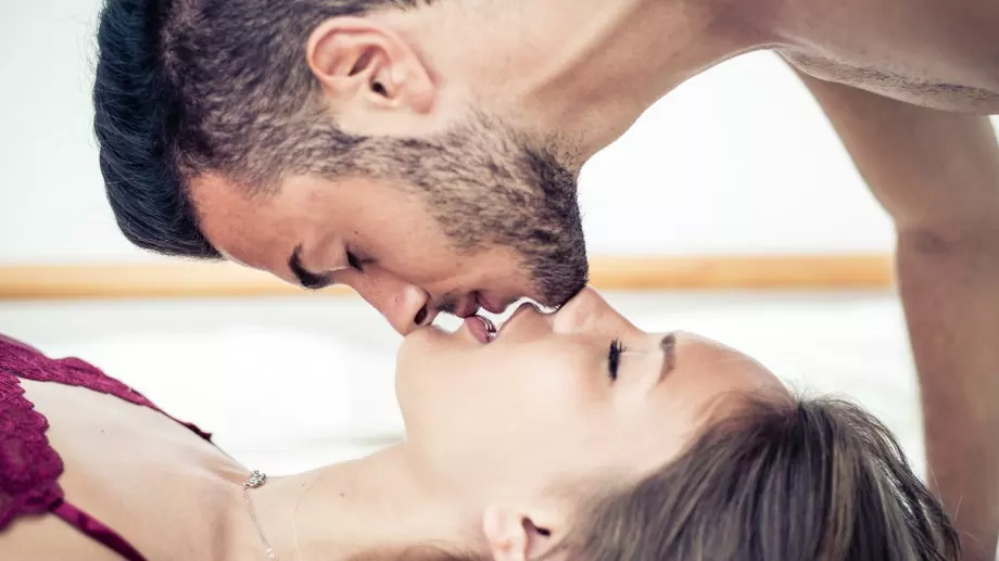 Как се целува всяка зодия 