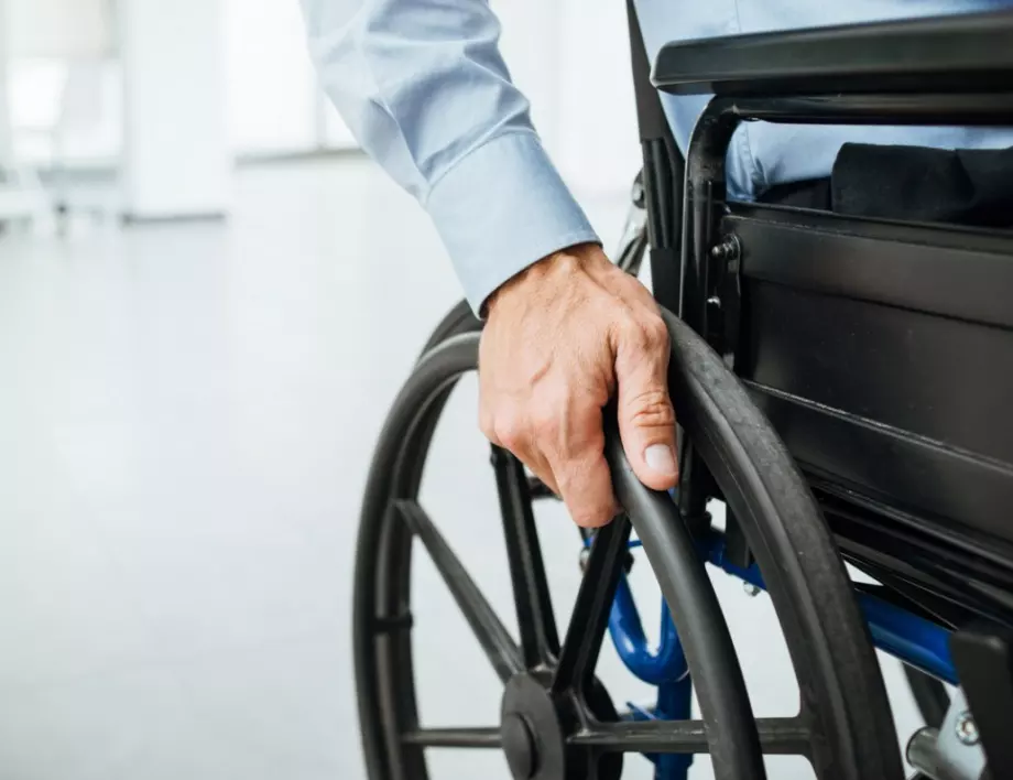 Хората с увреждания няма да губят помощи заради забавените експертизи от ТЕЛК и НЕЛК