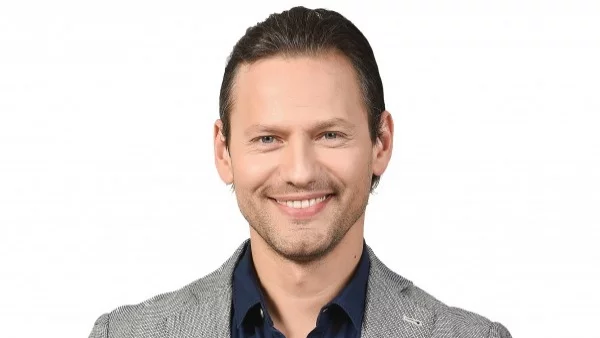 Орлин Павлов: Усмихни се малко, момиче!  