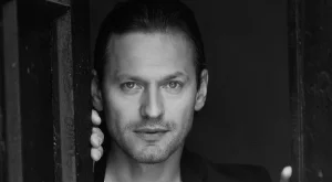 Родни звезди даряват вещи за благотворителен търг