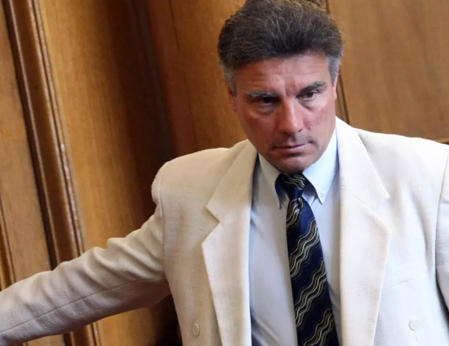 Проф. Иво Христов вижда скрит образователен ценз в машинното гласуване