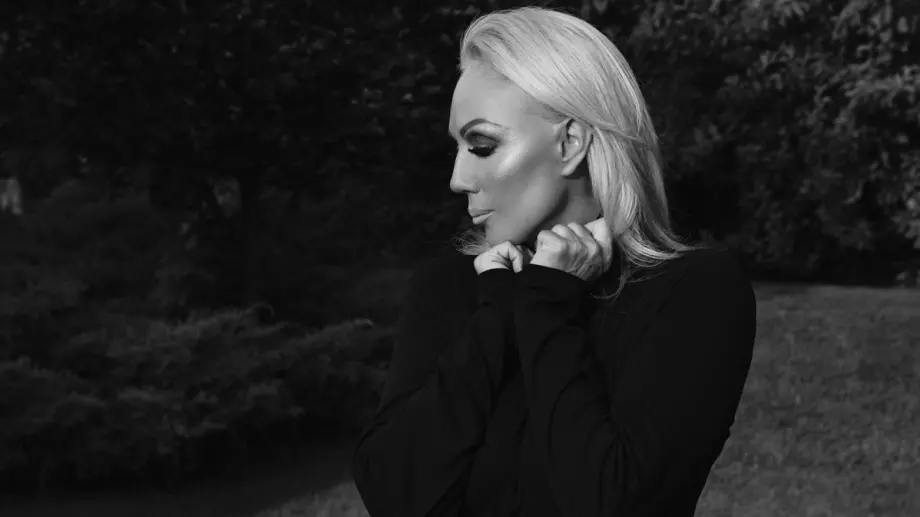 Лепа Брена се появи в провокативна рокля (СНИМКИ)