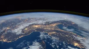 Първият в света дървен спътник ще бъде изстрелян в Космоса есента