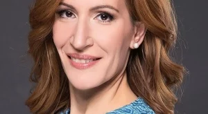 Вижте как се облече министър Николина Ангелкова на Оскар-ите (снимка)