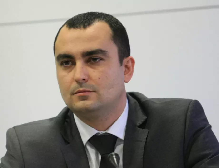 ГЕРБ заговори за "пленена държава" и "калинките на Радев" при скандала в ДКК (ВИДЕО)