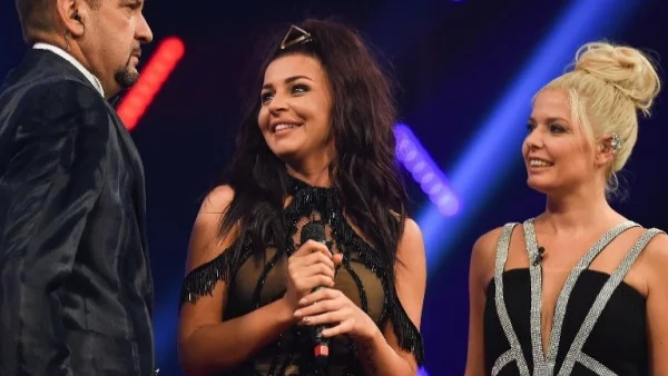 Дебора и Дий  се натискат в Big Brother (снимка)