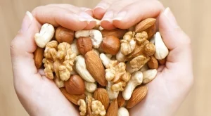 Хапвайте ядки за здраво сърце