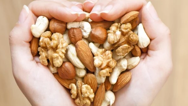 Хапвайте ядки за здраво сърце