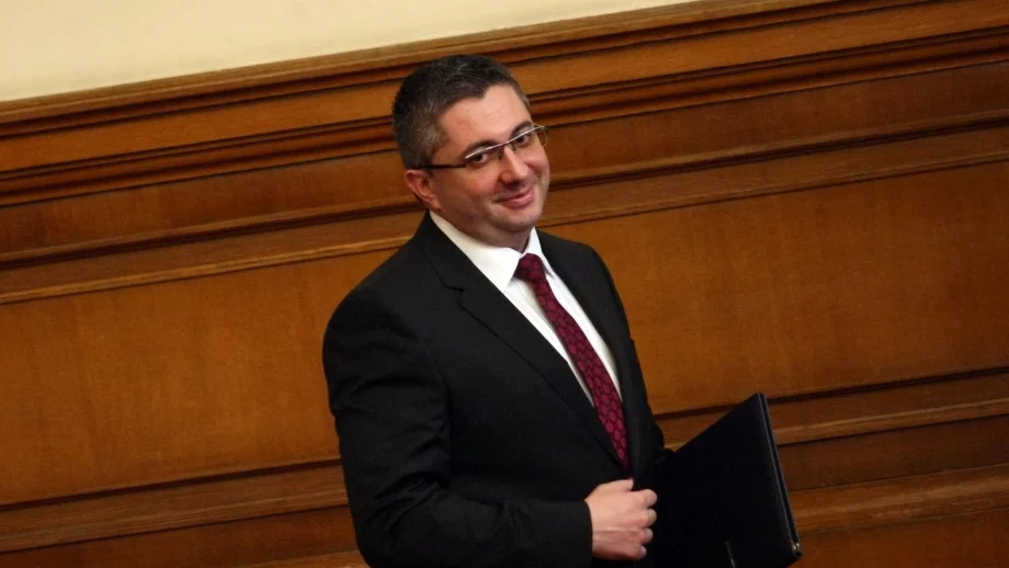 Нанков: Не държавата натиска газта по пътищата и не спира на пешеходна пътека