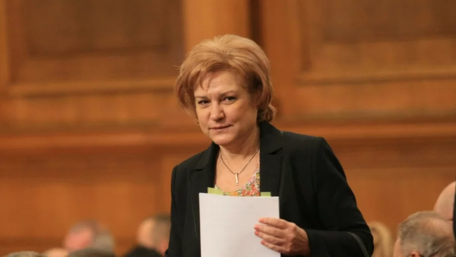 Стоянова: Опозицията бавеше приемането на бюджета и дразнеше